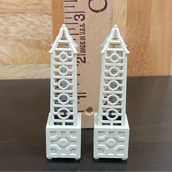 DEPARTMENT 56 Seasons Bay Set of 2 Lattice Obelisk - Picture 5 of 7